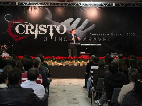 Pr. Ebenézer Bittencourt ministrando no Congresso Haggai 2010