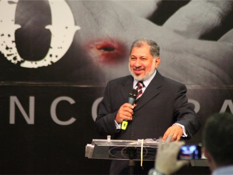 Pr. Jeremias Pereira ministrando no Congresso Haggai 2010