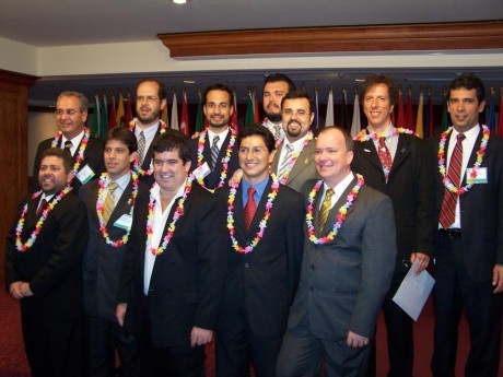 Grupo de brasileiros no treinamento em Maui