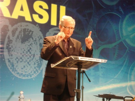 Pr. Paulo Solonca ministrando no Congresso Haggai 2009