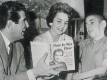 Dr. Haggai com esposa e filho Johnny