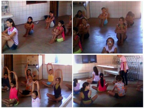Tarciana ensina dança para as meninas do projeto