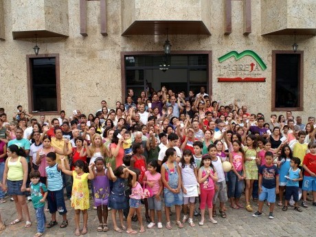 Foto de membros da Primeira Igreja Batista em Santo Aleixo, RJ