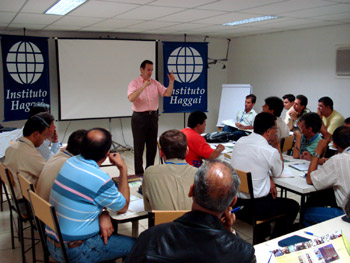 Ebenézer expõe logística e conteúdo do projeto