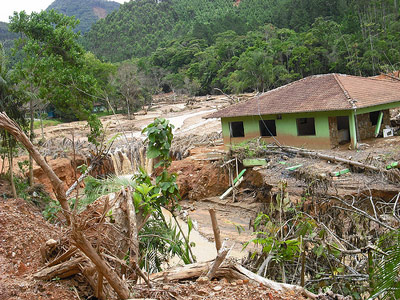 Foto da devastaçào do município deIlhota, região do Alto do Baú