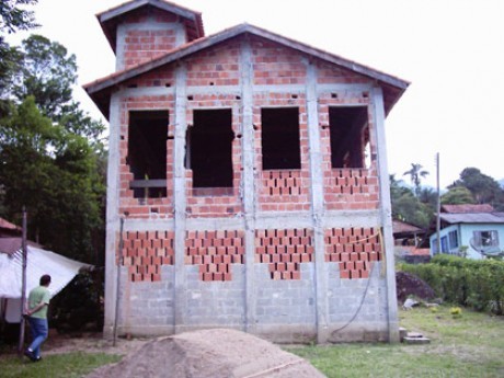 Templo construído em Serrinha por Marcos e Fernada