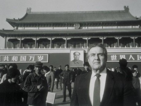 Primeira visita à China em Novembro de 1984