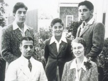 Pr. Waddy Abraham Haggai e esposa Mildred Steere. Atrás: John, Tom e Ted