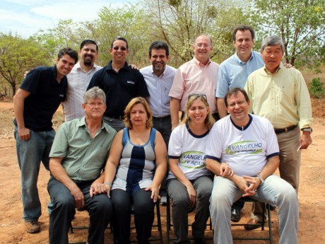 Equipe: (em pé) Júlio, Carlos, Levi, Roberto, Roberto, Ebenézer, Masaki (sentados), Wilmar, Rosaly, Cláudia e Roberto Amorim
