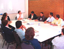 Equipe do Haggai e os novos executivos em reunião devocional pela manhã