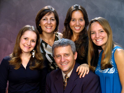 Família inteira: Sarah, Maria José, Carlos Antônio, Rebecah  e Raquel