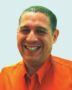 Docente internacional, Peter Esteves