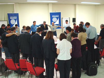 Oração pelo novo CEO Internacional do Haggai, Dr. James Walker