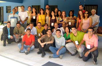 Docentes e participantes do treinamento para o foto oficial