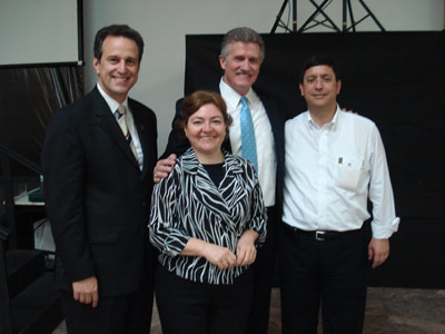 Zezina e Alberto Bellan ladeados por Ebenézer e James Walker