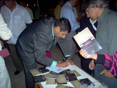 Noite de autógrafos do lançamento do primeiro livro: A bênção de Abraão