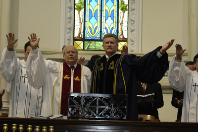 Bênção final na Catedral Presbiteriana, Rev. Guilhermino e Dr. James Walker
