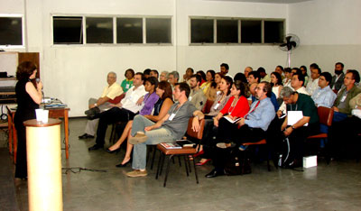 Zezina ministrando palestra sobre andragogia - 15 de agosto de 2007