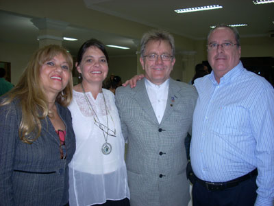 Theo Coetzer e esposa Anette (centro), ladeados por Jorge e sua esposa Vera Lúcia 
