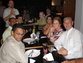 Participantes à mesa do restaurante Sunsaki