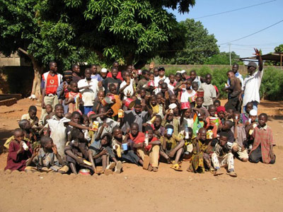 Meninos garibus auxiliados pela Casa da Esperança - Burkina Fasso