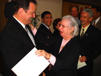 Recebendo diploma com selo internacional - Campinas, julho 2007