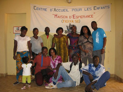 Equipe da Casa da Esperança, sob a direção do pastor Mamadou