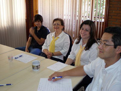 Reunião da equipe no escritório central do Haggai 