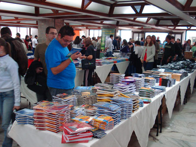 Mega-store Socep com amplo display de livros e outros produtos