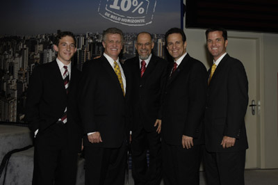 Ian e Dr. James Walker, pastor Márcio Valadão, Ebenézer Bittencourt e Chad Eaton