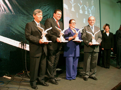 Homenagem a quatro conselheiros por seus cinco anos de dedicação ao Instituto Haggai: Masaki, Antônio, Sueli e Ednilton