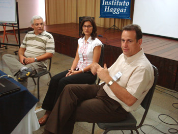 Rutzkaya apresenta avaliações de participantes de 2006 e 2007