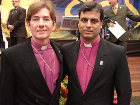 Bispo-auxiliar Dom Marcos Cefas e Dom Frederico Bastos (autor do texto, à direita)