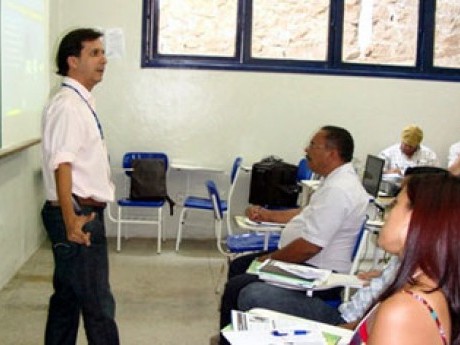 Vagner em seminário local - em Duque de Caxias - outubro/08 