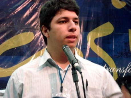 Mário Franco dando seu testemunho na noite de santa ceia