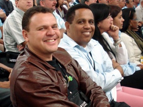 Pastores David e Sílvio participando de uma das plenárias 