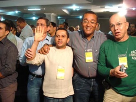 Rivaldo ao lado de colegas da Turma B