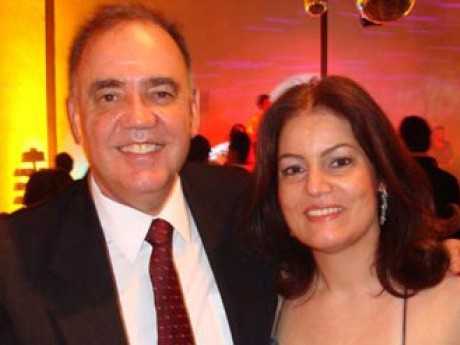 Wagner Inácio e sua esposa Denise (eles têm a Fernanda e a Laura) 