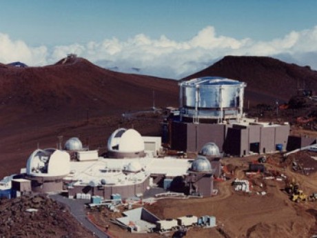 Foto aérea do observatório óptico em Maui, EUA