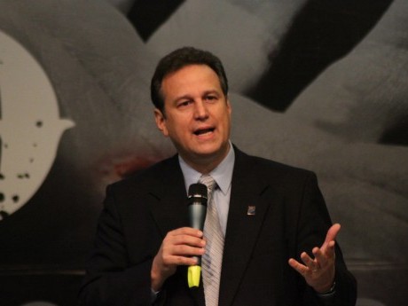 Ebenézer Bittencourt na última palestra do evento, auditório Real