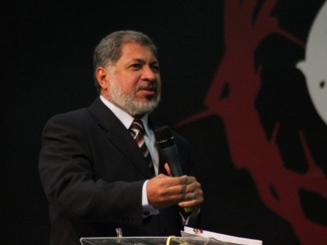 Jeremias Pereira ministrando no auditório Real