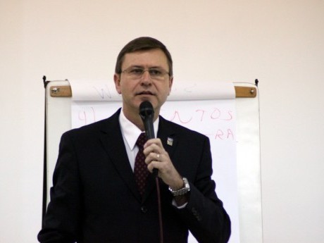 David Urbat falando sobre finanças