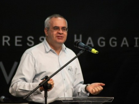 Tácito Maranhão discorrendo sobre o profissional cristão