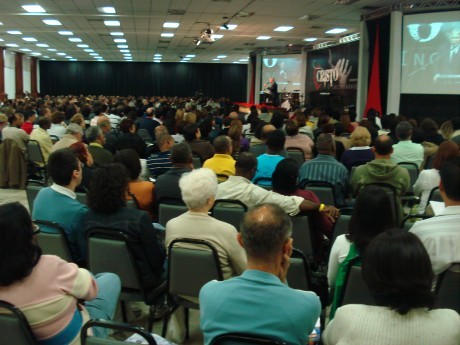 Grupo reunido no auditório Real